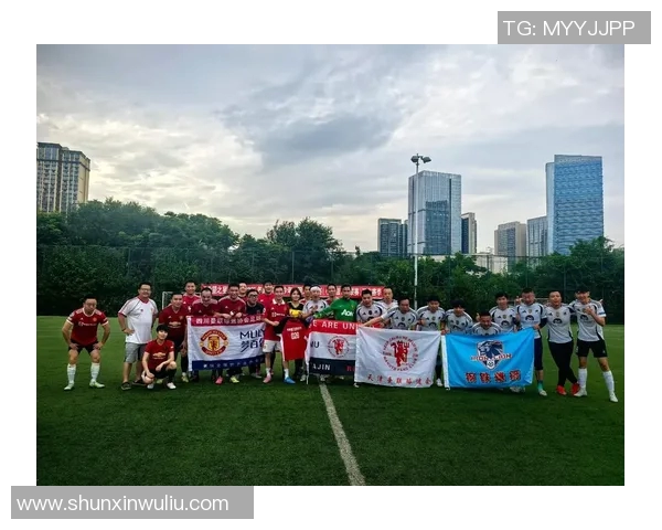 曼联迎战青年人期待精彩对决球迷热情高涨助威球队奋勇争胜